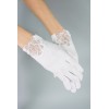 Białe rękawiczki komunijne z ozdobną koronką